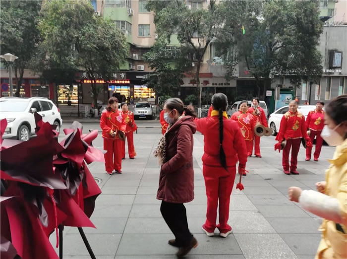 四川中青旅綿陽(yáng)分社、綿陽(yáng)市中旅假日旅行社、綿陽(yáng)自來(lái)文化傳播有限公司24H自助售貨服務(wù)盛大開(kāi)業(yè)