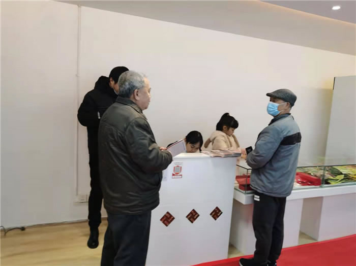 四川中青旅綿陽(yáng)分社、綿陽(yáng)市中旅假日旅行社、綿陽(yáng)自來(lái)文化傳播有限公司24H自助售貨服務(wù)盛大開(kāi)業(yè)