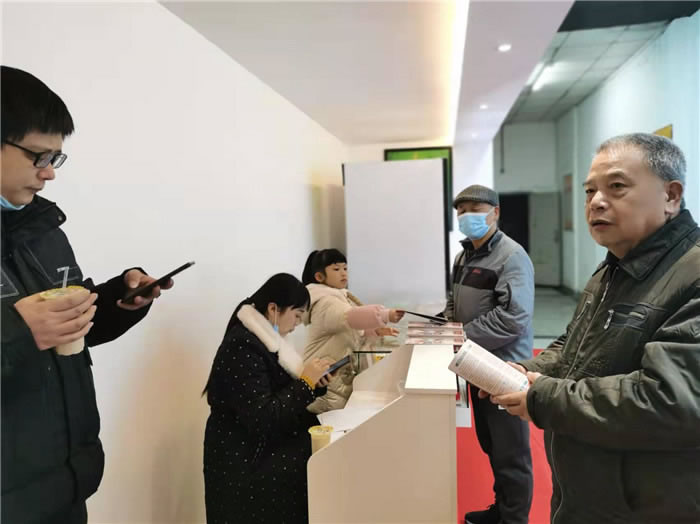 四川中青旅綿陽(yáng)分社、綿陽(yáng)市中旅假日旅行社、綿陽(yáng)自來(lái)文化傳播有限公司24H自助售貨服務(wù)盛大開(kāi)業(yè)