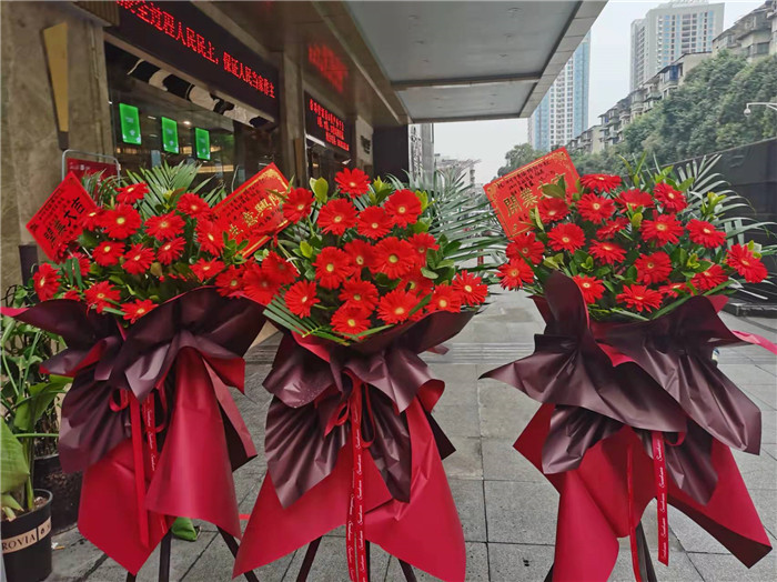 四川中青旅綿陽(yáng)分社、綿陽(yáng)市中旅假日旅行社、綿陽(yáng)自來(lái)文化傳播有限公司24H自助售貨服務(wù)盛大開(kāi)業(yè)